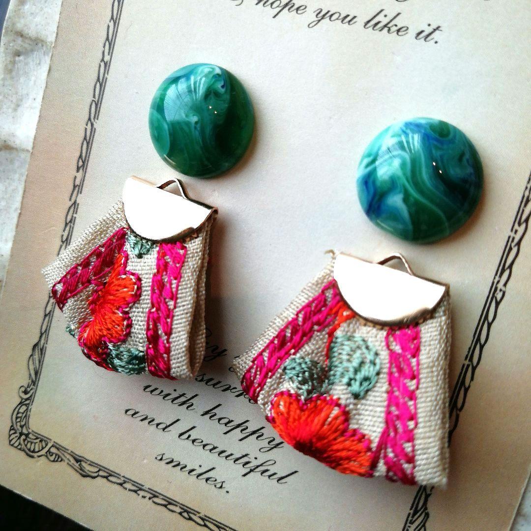 緑　刺繍リボン　チロリアンテープ　マーブル　リボン　ピアス　イヤリング　花柄