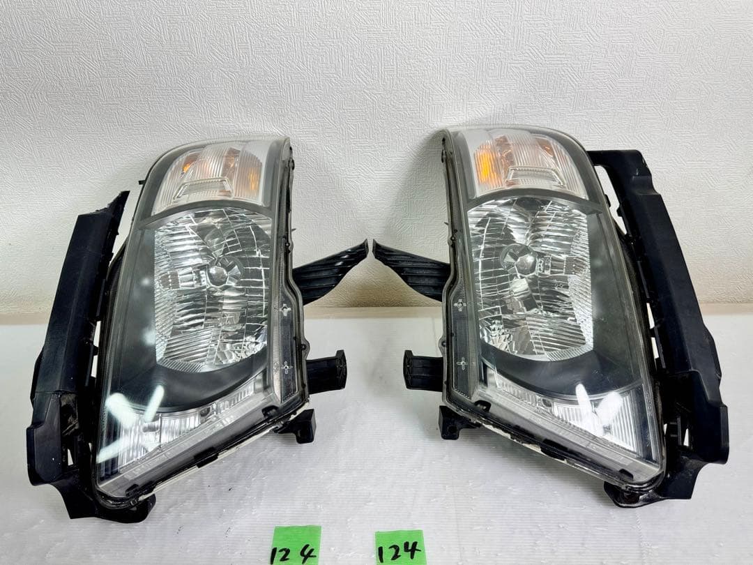 美品 モビリオ スパイク GK1 GK2 後期　ヘッドライト　左右