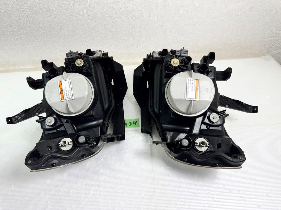 美品 モビリオ スパイク GK1 GK2 後期　ヘッドライト　左右