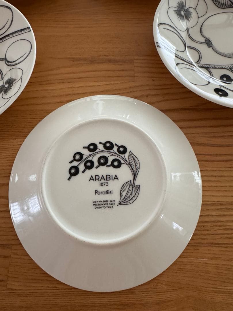 ARABIA パラティシ　食器セット 5枚 黒い果物デザイン