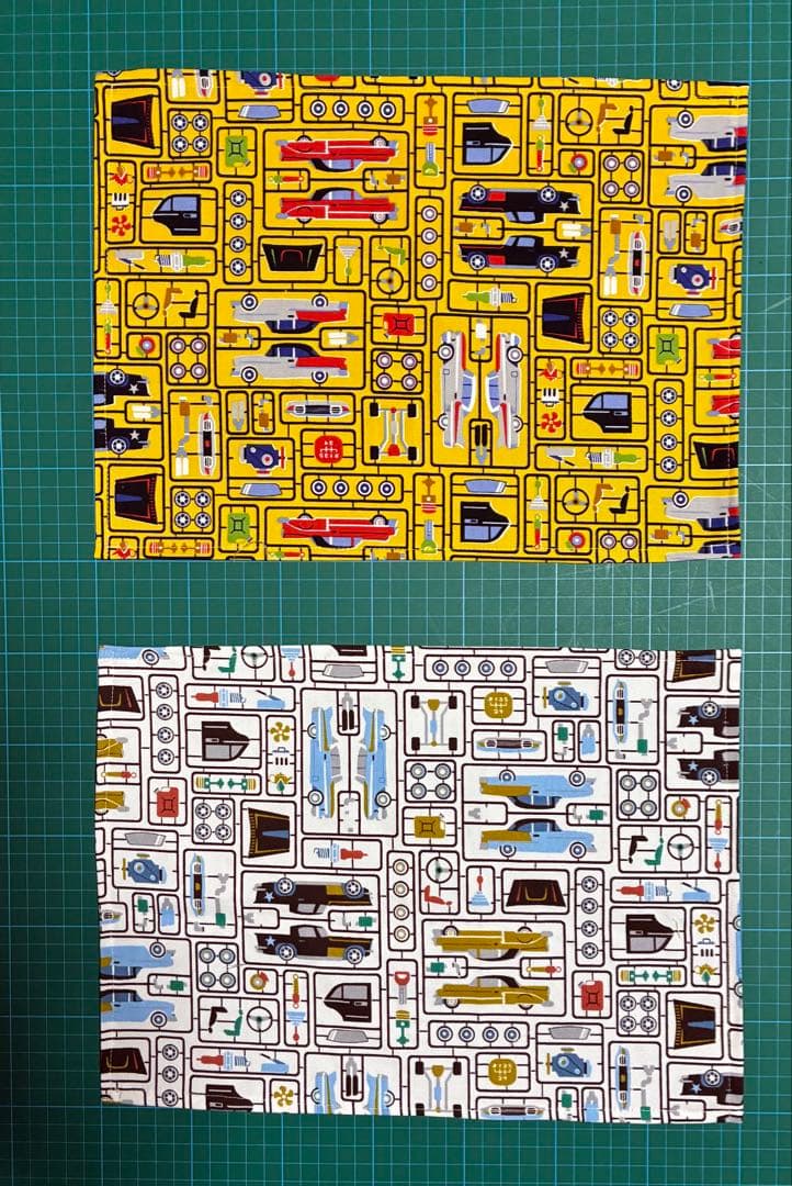 確認用　　プラモデルカー　ちょっと小さめランチマット　2枚セット　ハンドメイド