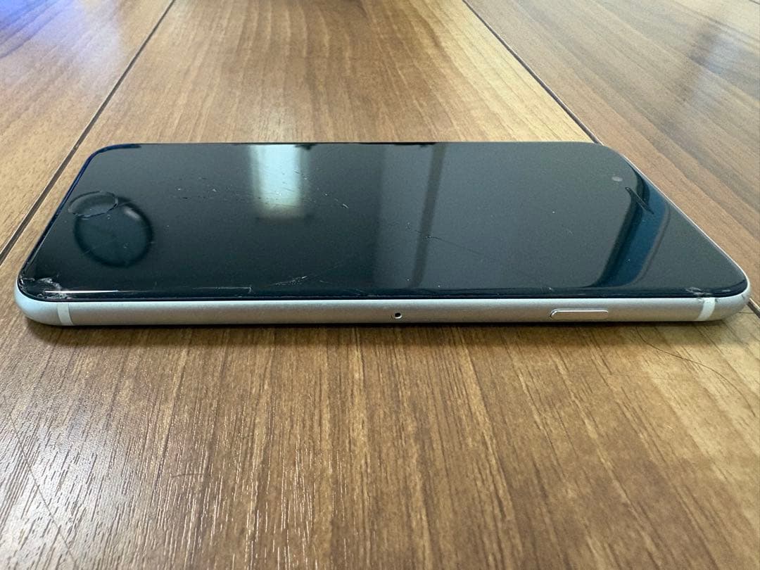 セール価格 iPhoneSE2 第二世代 128GB SIMフリー ホワイト