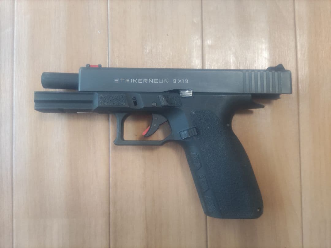 ストライカー9 カーボネイト CO2 ガスブローバック