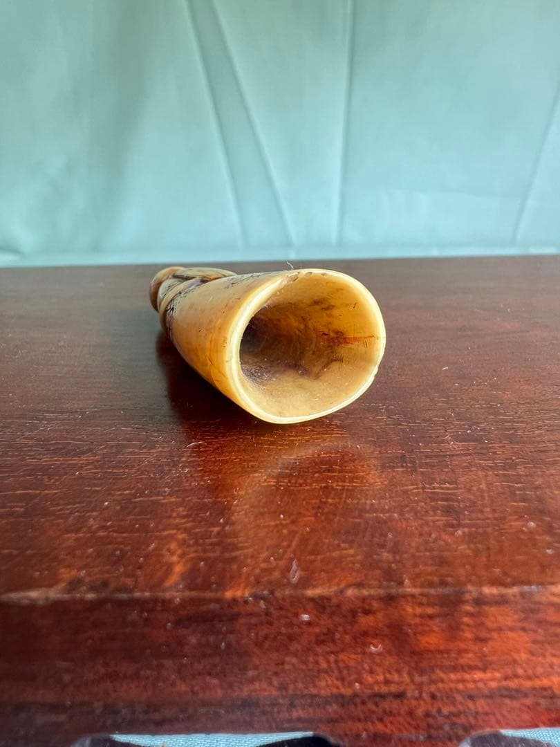 昭和レトロ 鯨歯（抹香鯨）彫刻 人物置物 細密彫り 和装 女性 根付風 希少