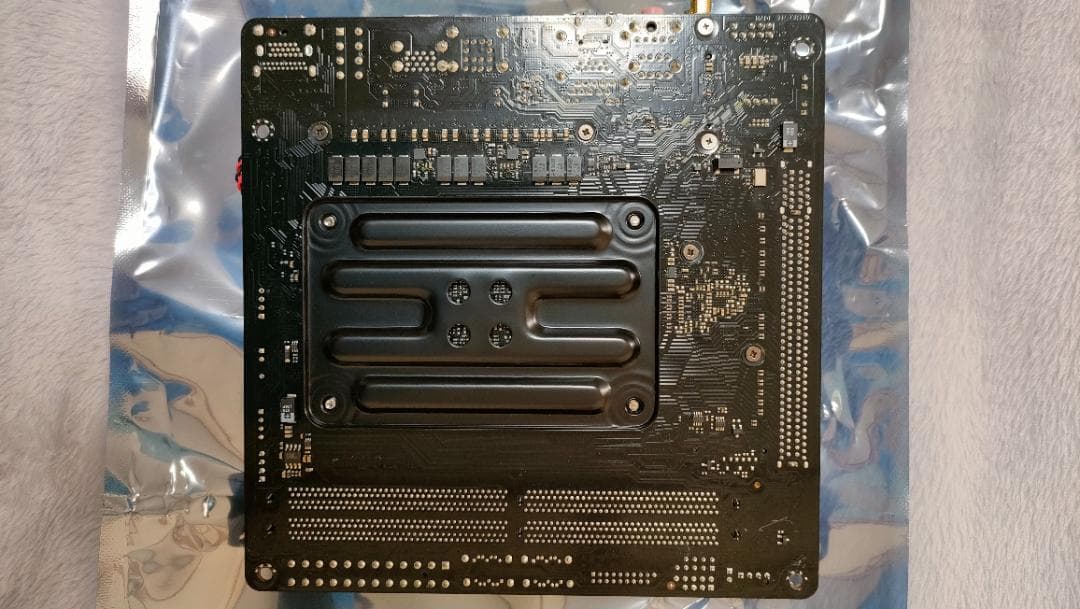 ASRock B550M-ITX/ac Mini ITX マザーボード