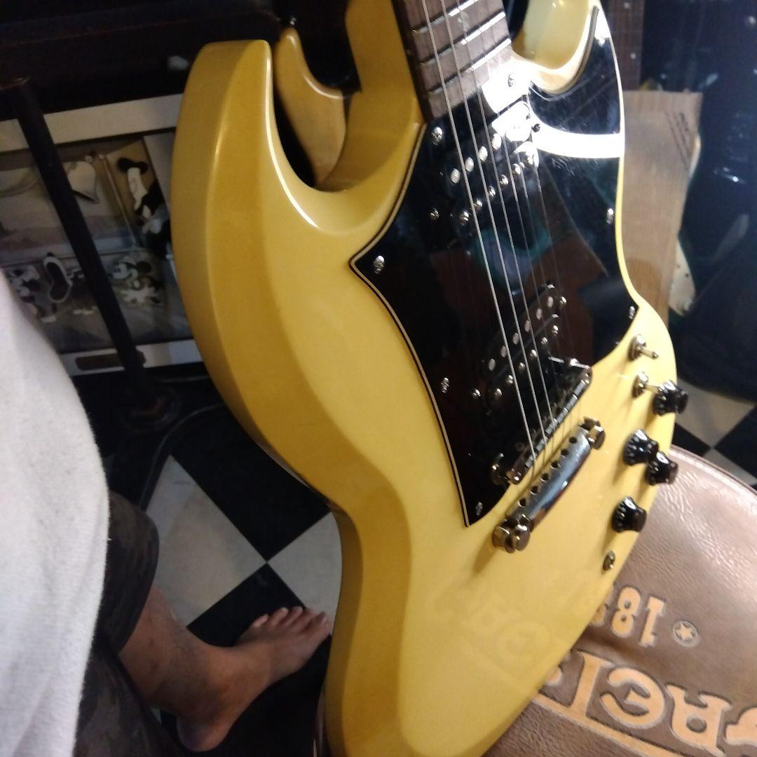 クリーム色 ＳＧ....エレキギター ハムバッカー