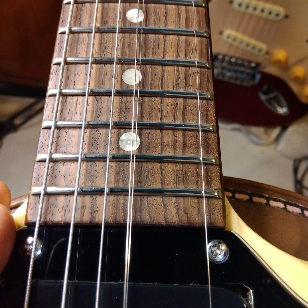 クリーム色 ＳＧ....エレキギター ハムバッカー