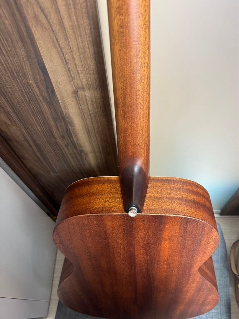 Morris（モーリス）のアコースティックギター、モデル「F-011 HS」