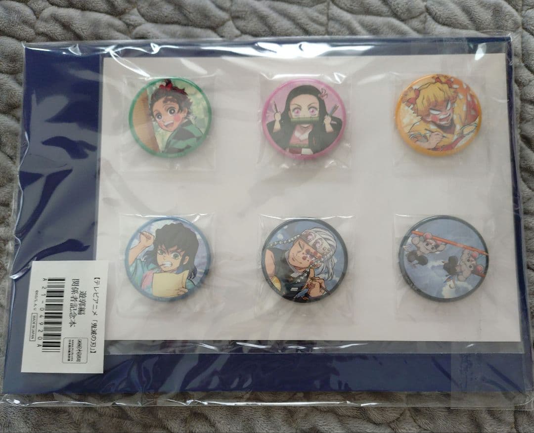 鬼滅の刃　遊郭編 関係者記念本と缶バッジセット