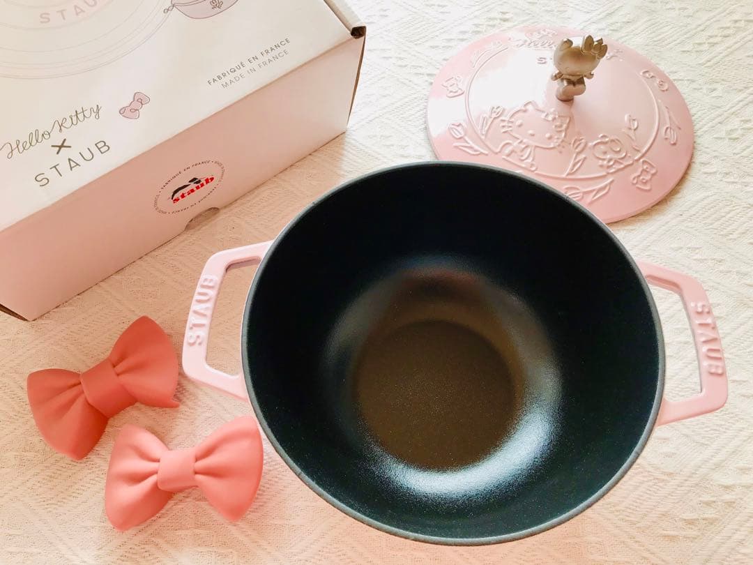 staub ストウブ 20cm ハローキティコラボ　ワナベ ソルベローズ