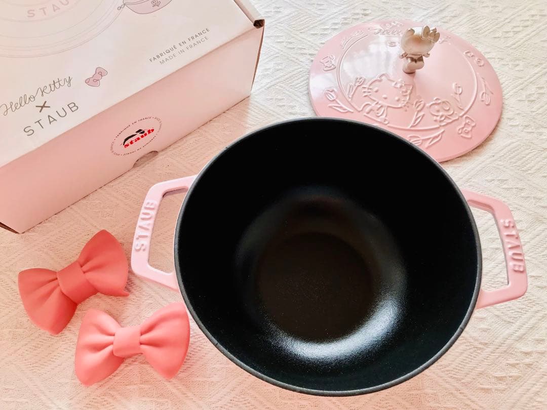 staub ストウブ 20cm ハローキティコラボ　ワナベ ソルベローズ