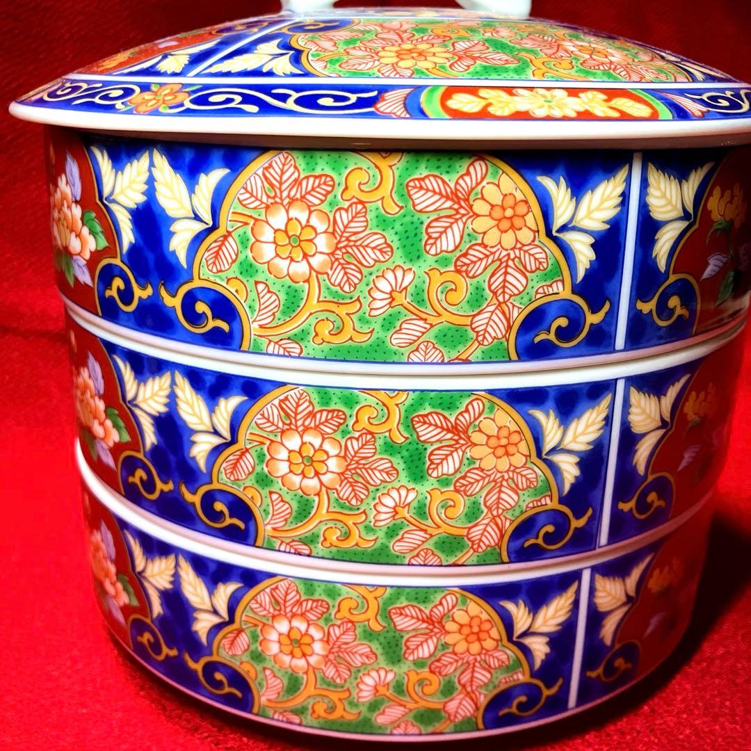 昇龍窯　古伊万里　金彩草花紋三段重　唐草色絵　蓋付き重箱　お節　お祝い