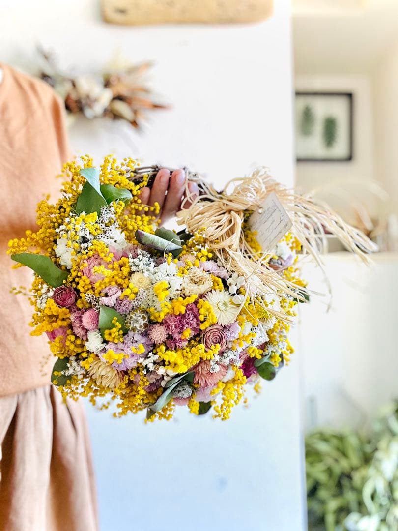 ミモザ　リース　スワッグ　ブーケ　スターチス ラナンキュラス チューリップ