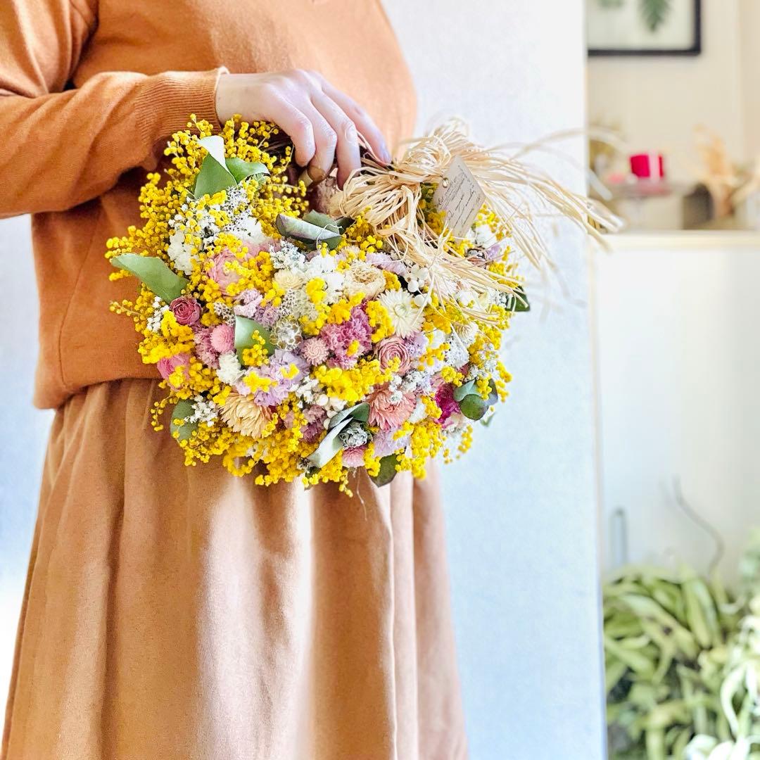 ミモザ　リース　スワッグ　ブーケ　スターチス ラナンキュラス チューリップ