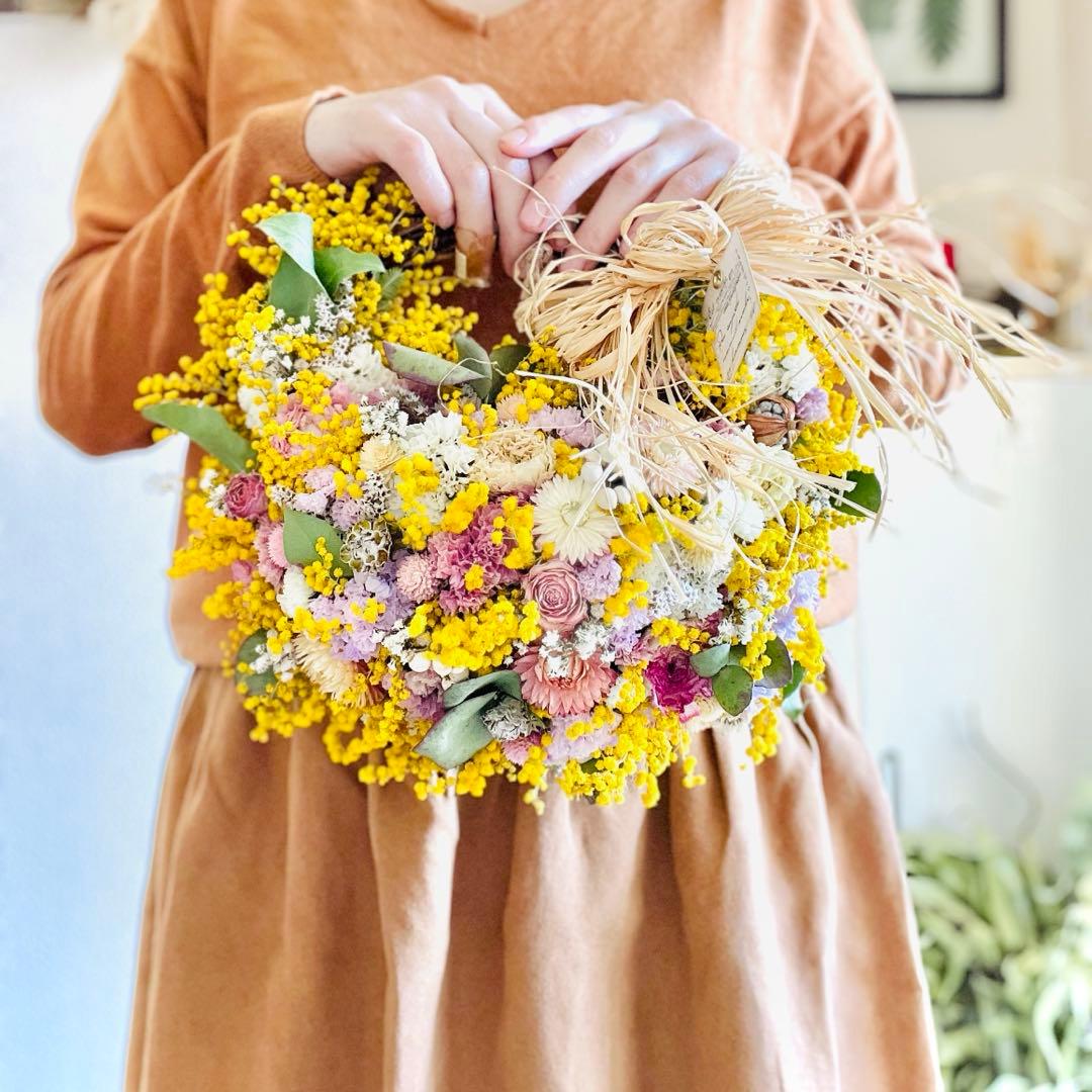 ミモザ　リース　スワッグ　ブーケ　スターチス ラナンキュラス チューリップ