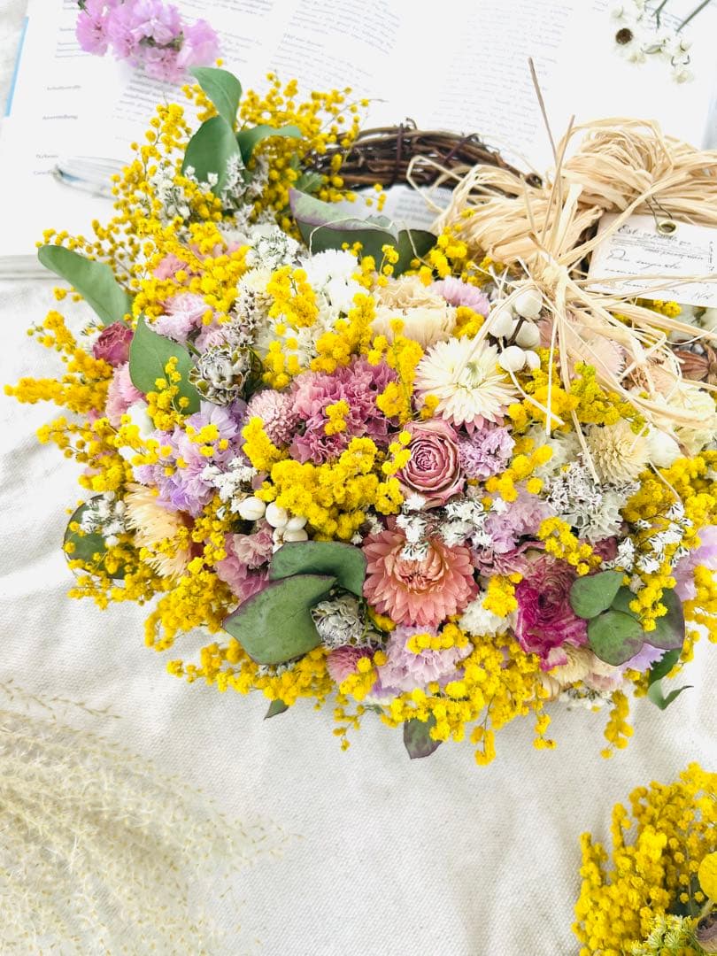 ミモザ　リース　スワッグ　ブーケ　スターチス ラナンキュラス チューリップ