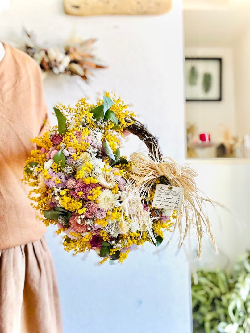 ミモザ　リース　スワッグ　ブーケ　スターチス ラナンキュラス チューリップ