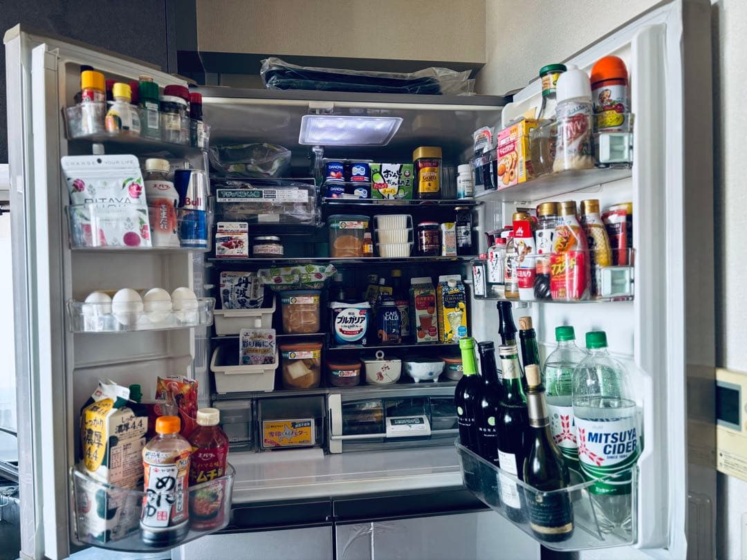 日立　冷凍冷蔵庫　大型616L 真空チルド　型式　R-SF62ZM 真ん中冷凍