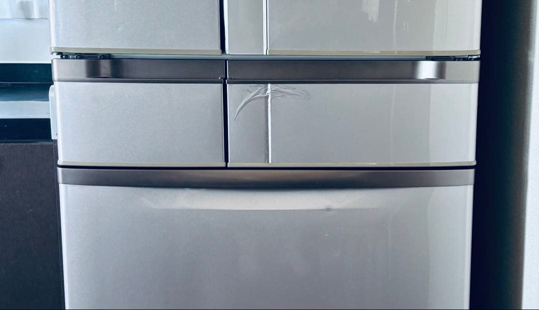 日立　冷凍冷蔵庫　大型616L 真空チルド　型式　R-SF62ZM 真ん中冷凍