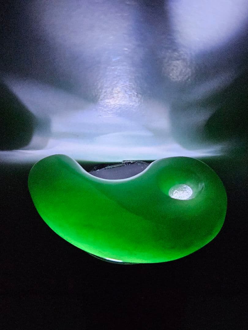 深い緑色　翡翠勾玉　　　　　ロウカン • とろみ質