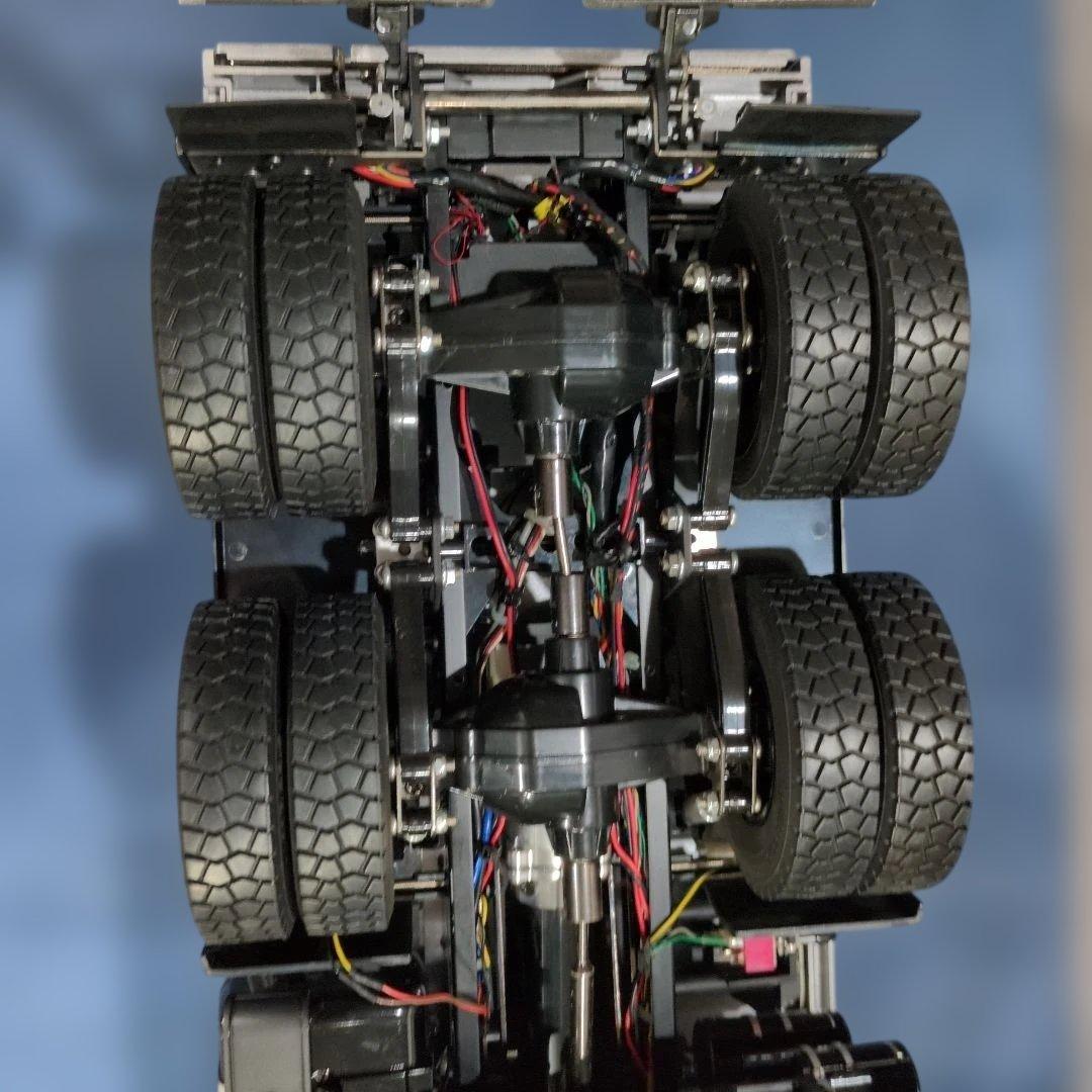 Mercedes-Benz Actros ダンプトラック シルバー