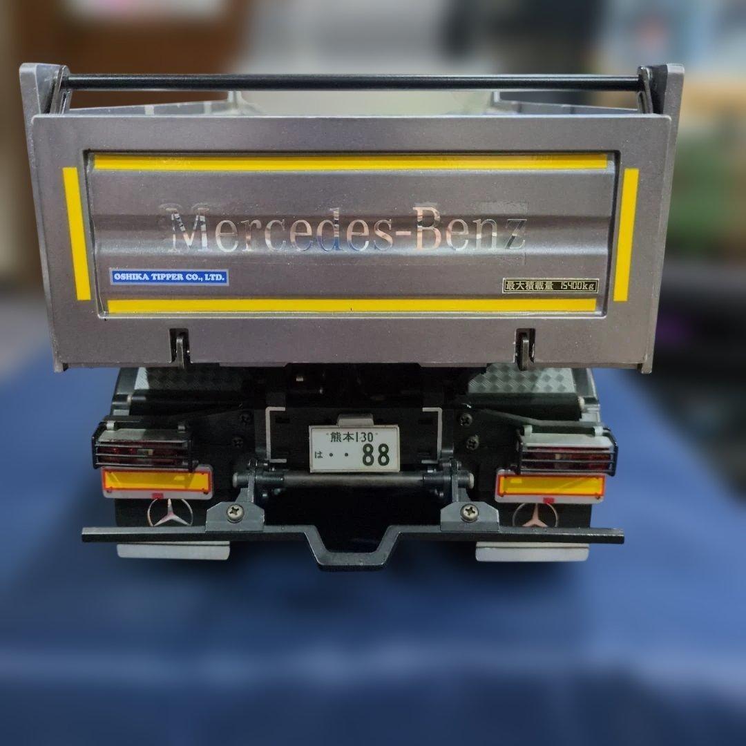 Mercedes-Benz Actros ダンプトラック シルバー