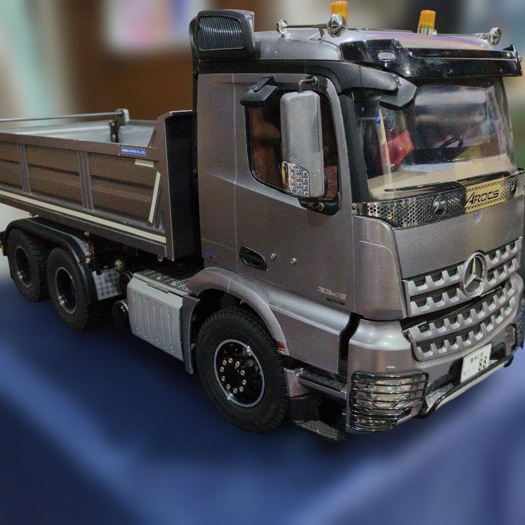 Mercedes-Benz Actros ダンプトラック シルバー