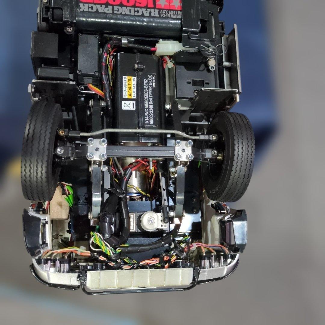 Mercedes-Benz Actros ダンプトラック シルバー