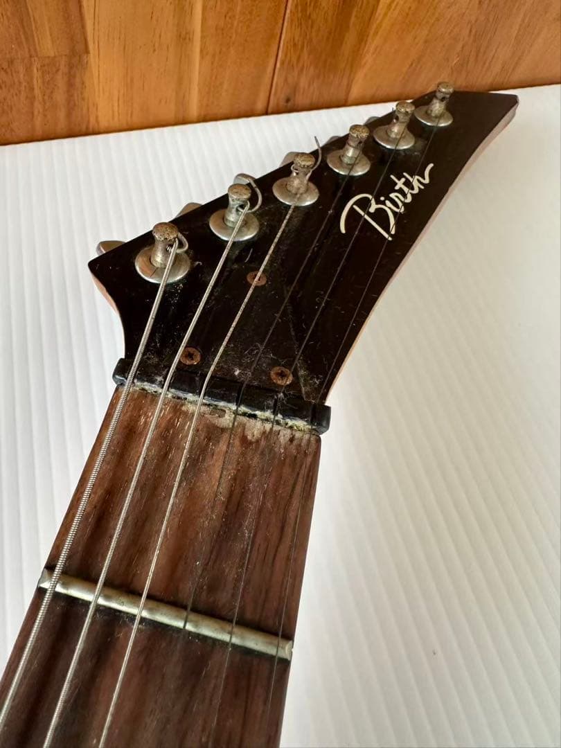 Birthエレキギター(a77)