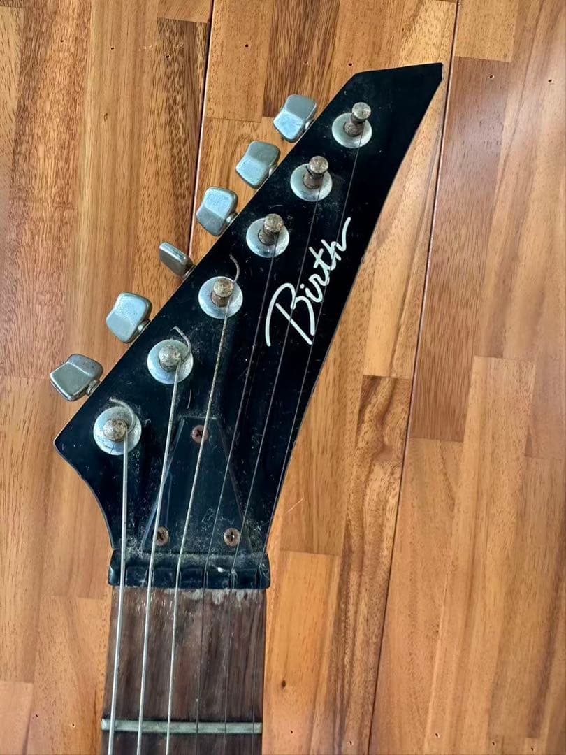 Birthエレキギター(a77)