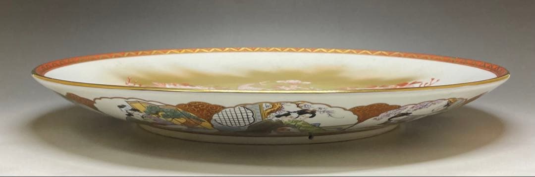 九谷焼　赤絵金彩　孔雀牡丹図　裏に春画　浮世絵　大皿　飾皿　箱付　r757