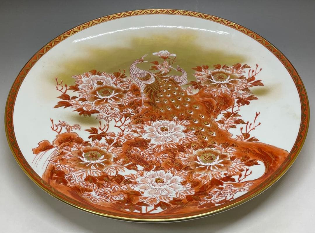 九谷焼　赤絵金彩　孔雀牡丹図　裏に春画　浮世絵　大皿　飾皿　箱付　r757