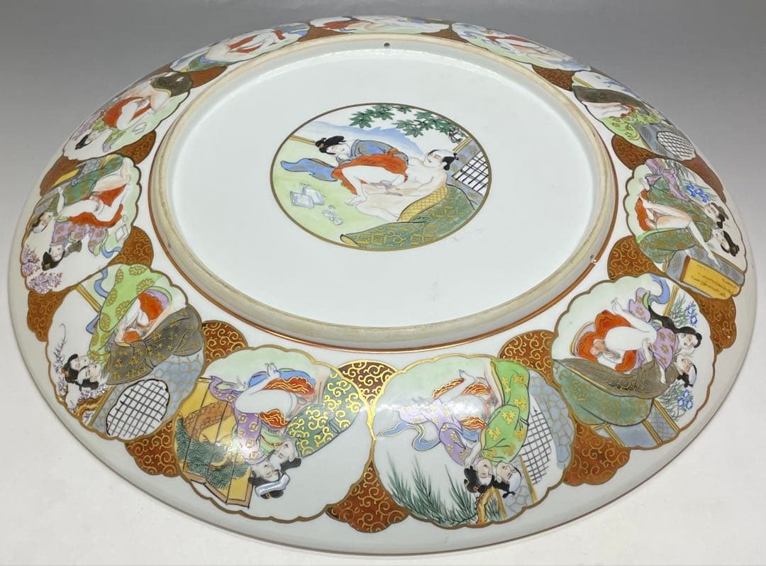 九谷焼　赤絵金彩　孔雀牡丹図　裏に春画　浮世絵　大皿　飾皿　箱付　r757