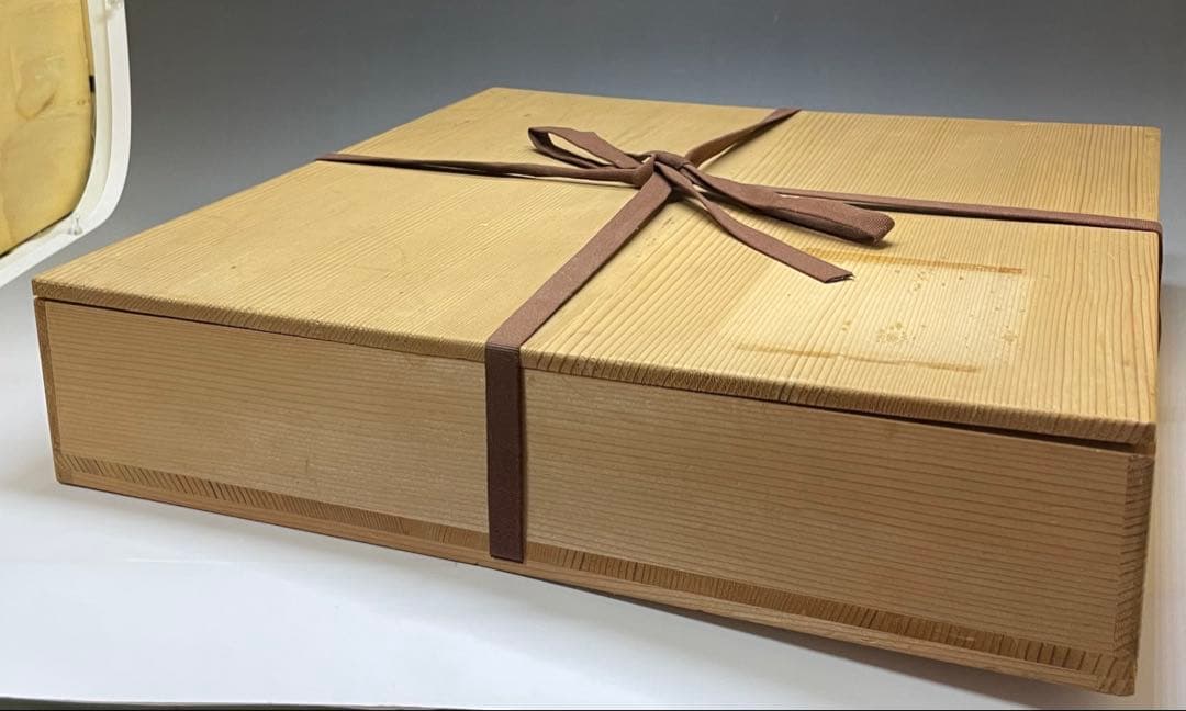 九谷焼　赤絵金彩　孔雀牡丹図　裏に春画　浮世絵　大皿　飾皿　箱付　r757