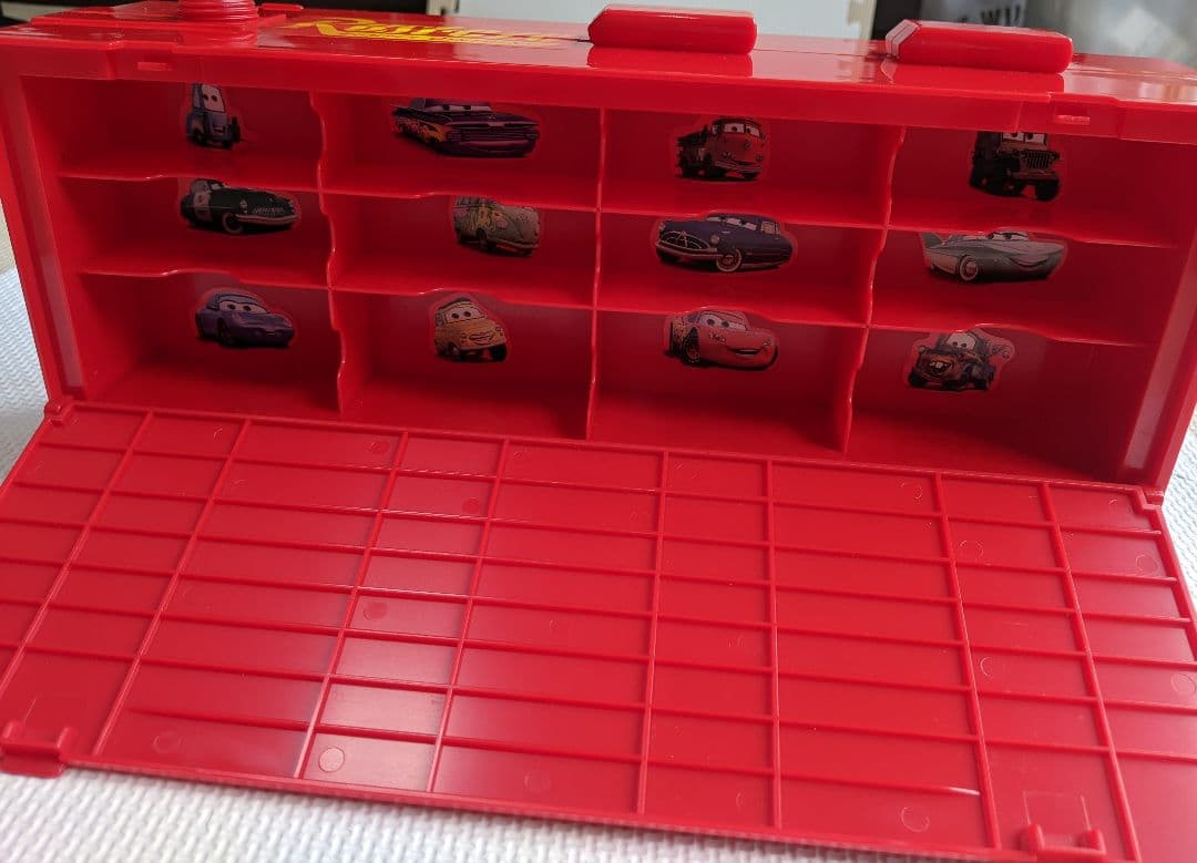 カーズ　トミカ　たくさんのせよう！大きなマック　ミニカー3台付き