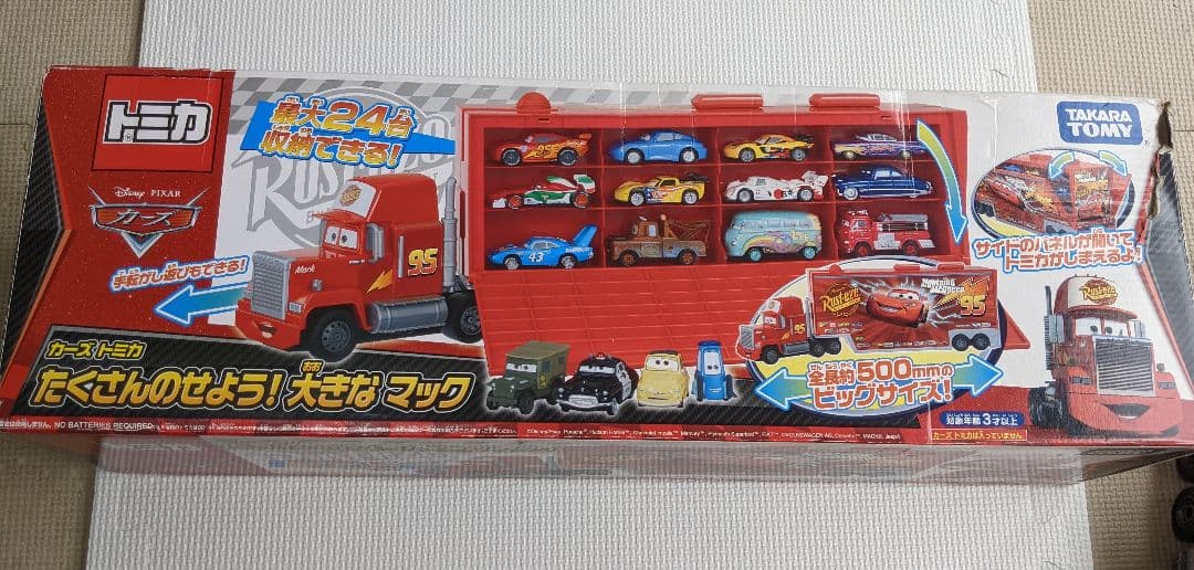 カーズ　トミカ　たくさんのせよう！大きなマック　ミニカー3台付き