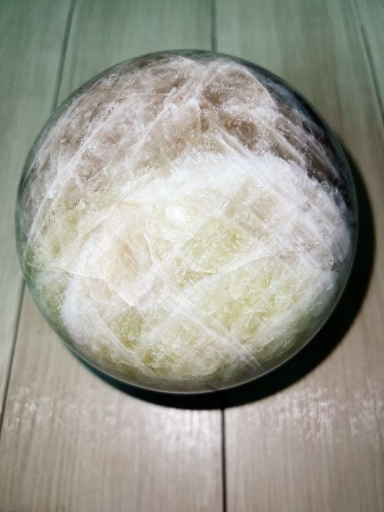 圧巻の大玉！ 5.9Kgシトリン水晶 丸玉 160mm 台座付き