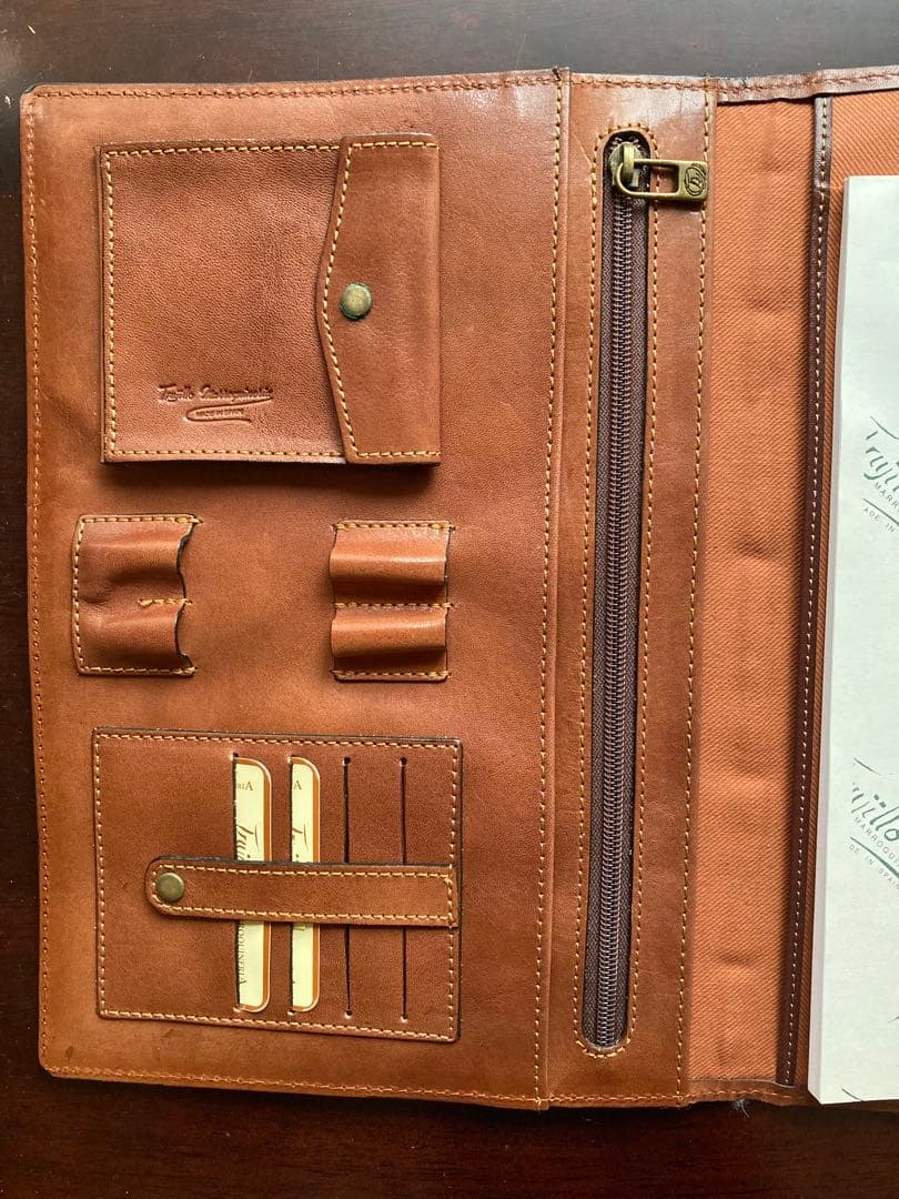 スペイン製 Trujillo パットフォリオ　レザー　A４サイズ