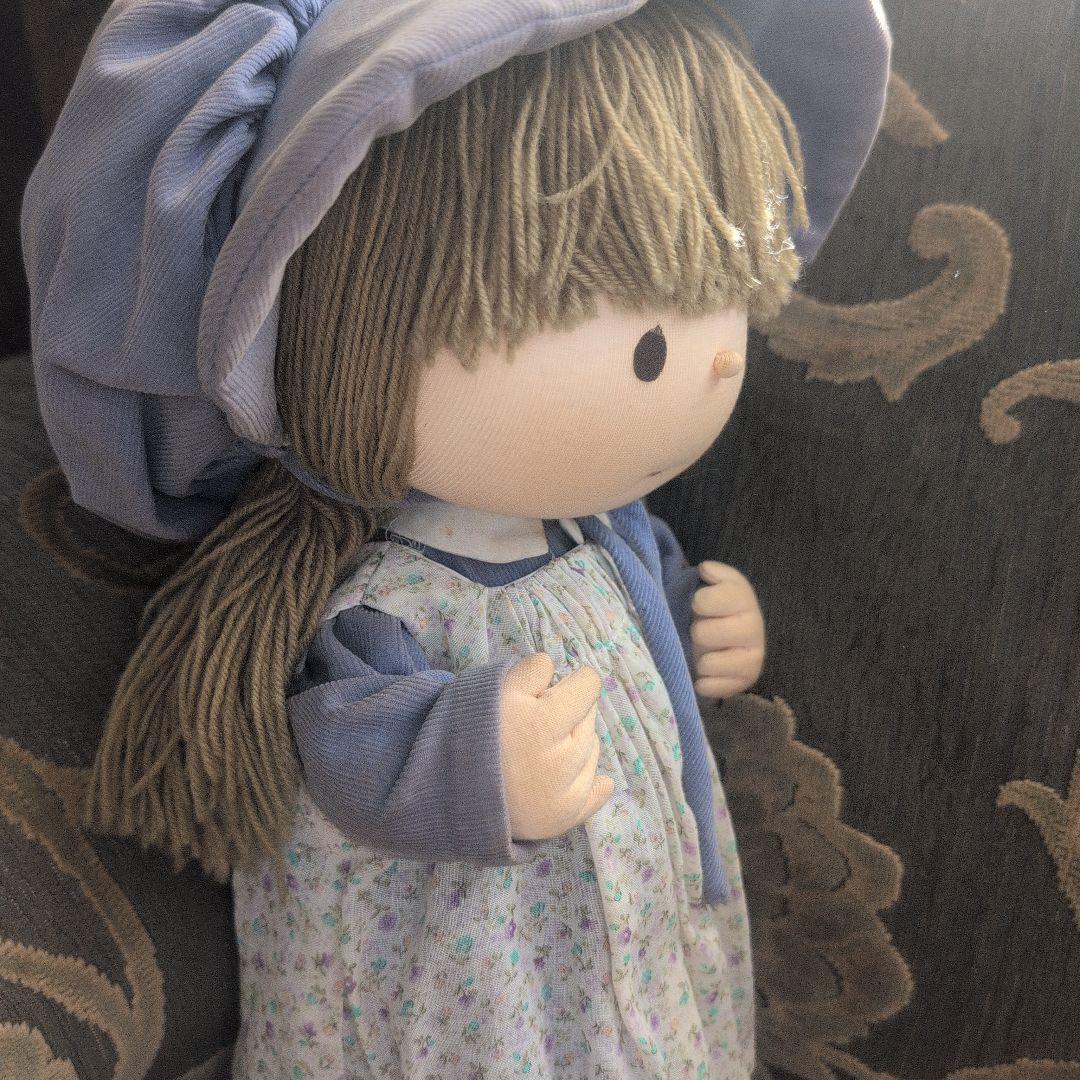 米山京子先生の教室で作りました。青と白の花柄ドレスの人形