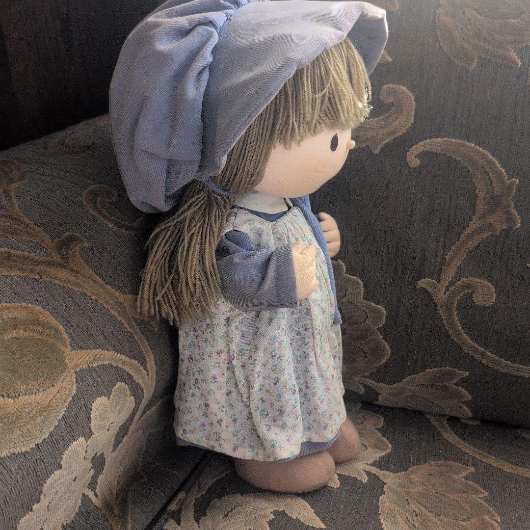 米山京子先生の教室で作りました。青と白の花柄ドレスの人形