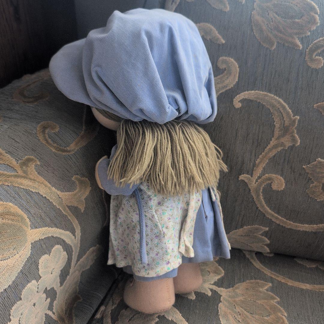 米山京子先生の教室で作りました。青と白の花柄ドレスの人形