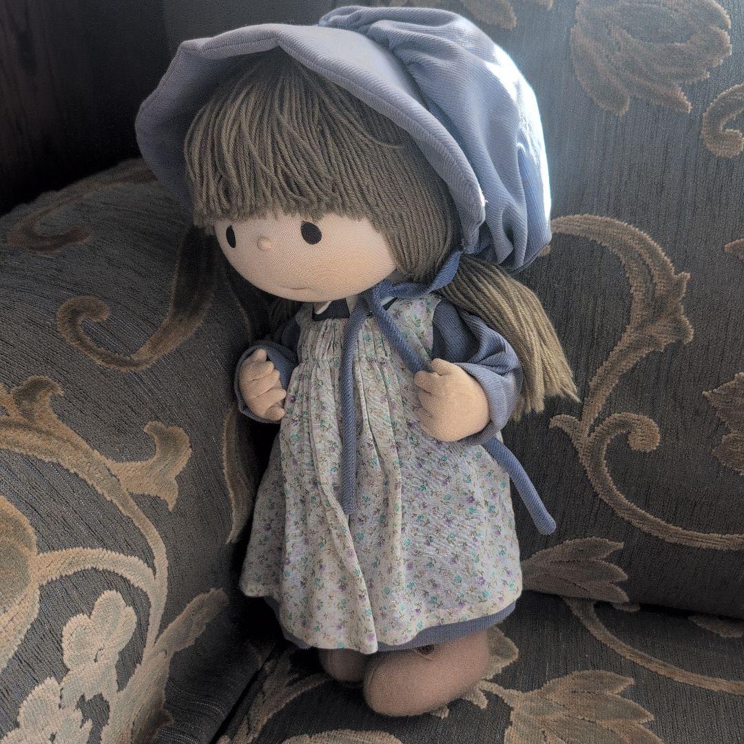 米山京子先生の教室で作りました。青と白の花柄ドレスの人形
