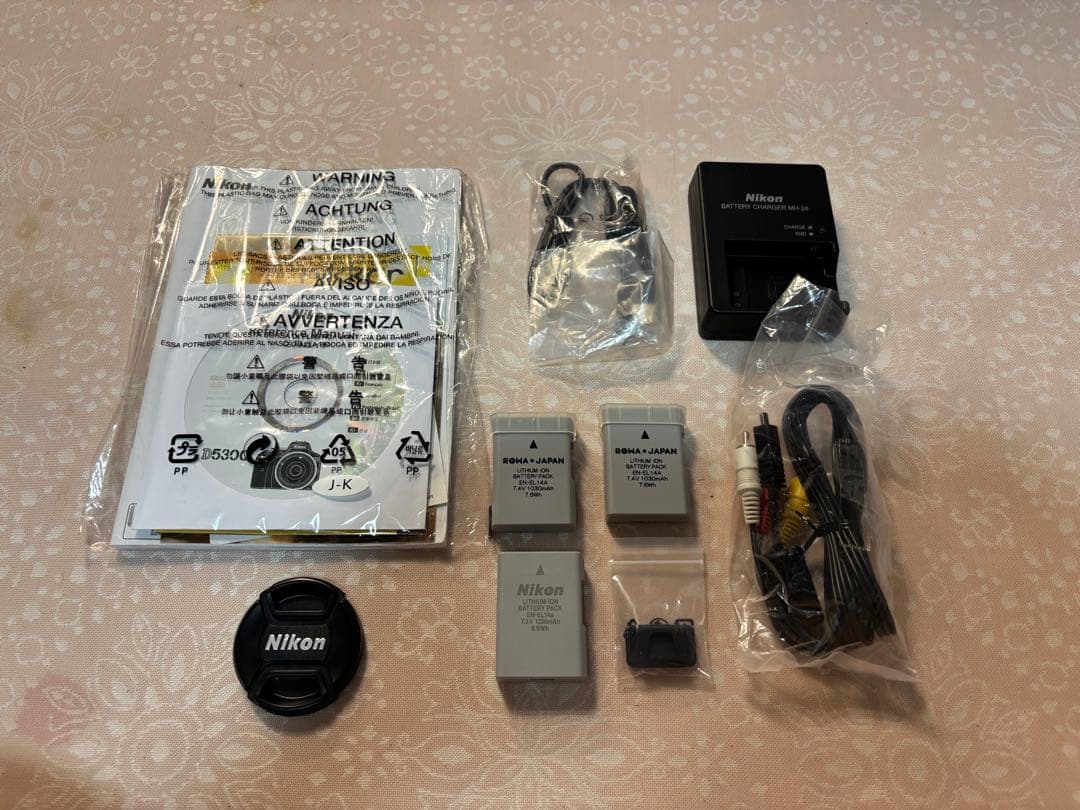 Nikon D5300 ダブルズームキット2 予備バッテリー2個付 ショット数少