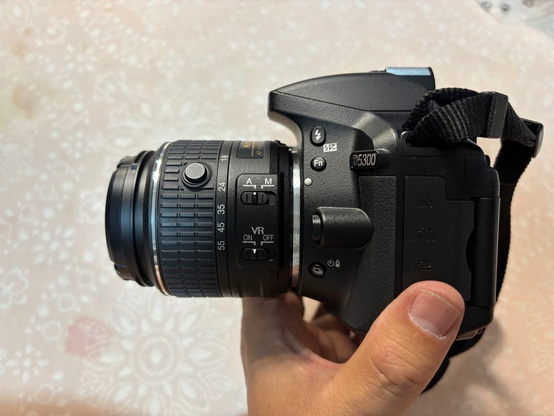 Nikon D5300 ダブルズームキット2 予備バッテリー2個付 ショット数少