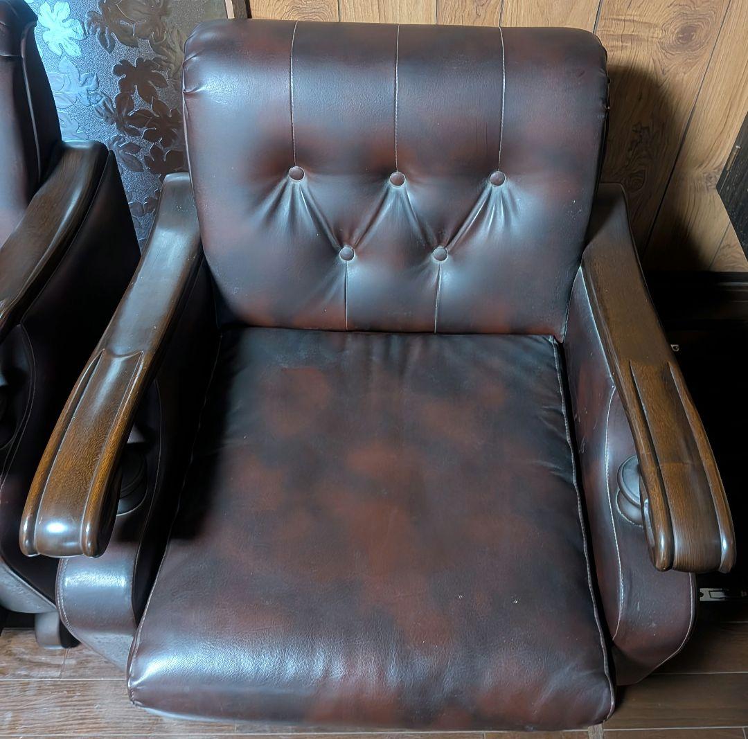 ダークブラウン 1人掛けソファ ボタン付き　シングルソファ