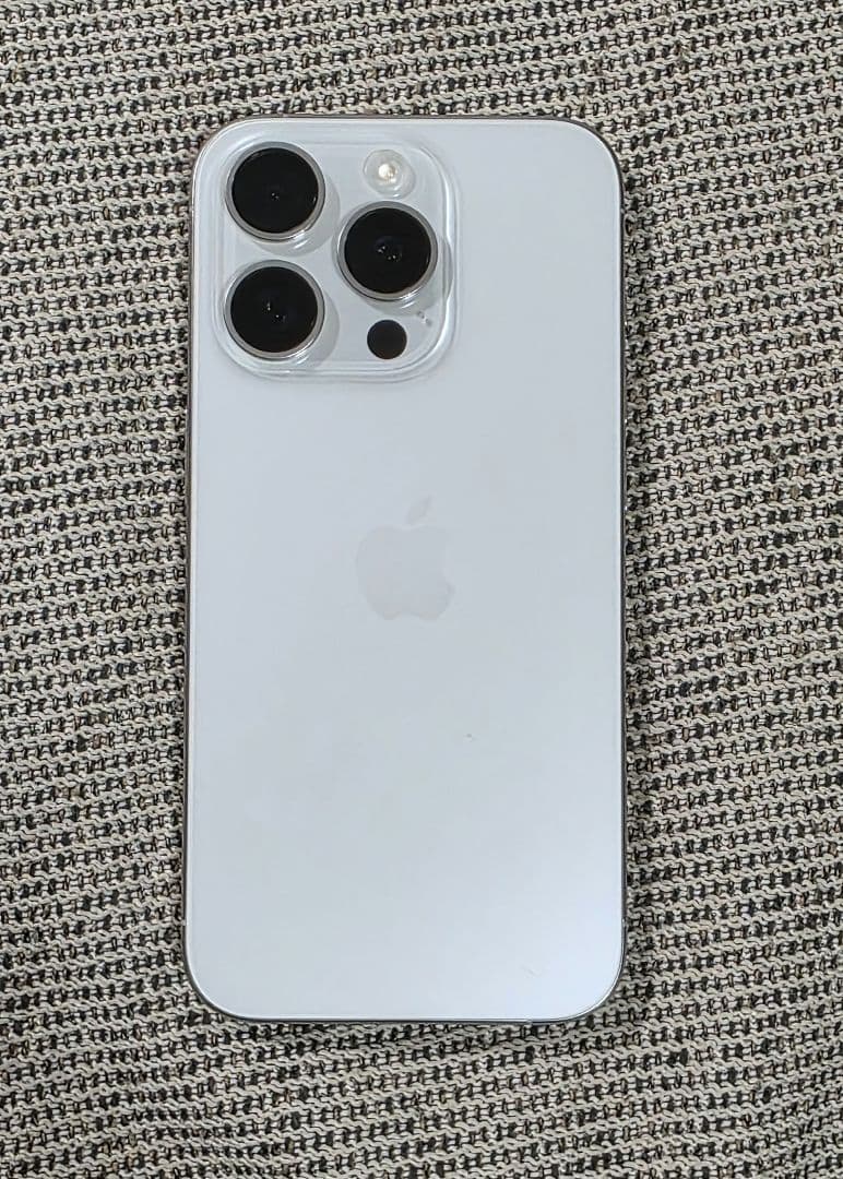 【美品】iPhone15 Pro 256GB ホワイトチタニウム