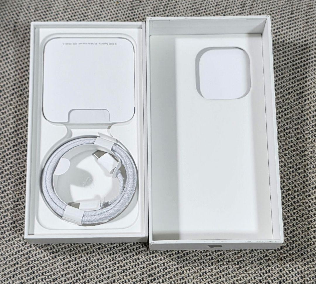 【美品】iPhone15 Pro 256GB ホワイトチタニウム