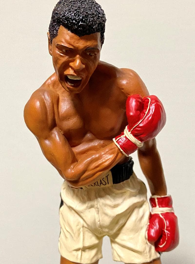ヘビー級伝説の王者「モハメド・アリ」のフィギュア