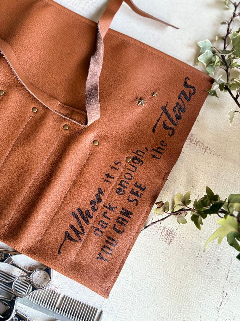 牛革キャメルブラウンのロールシザーケース