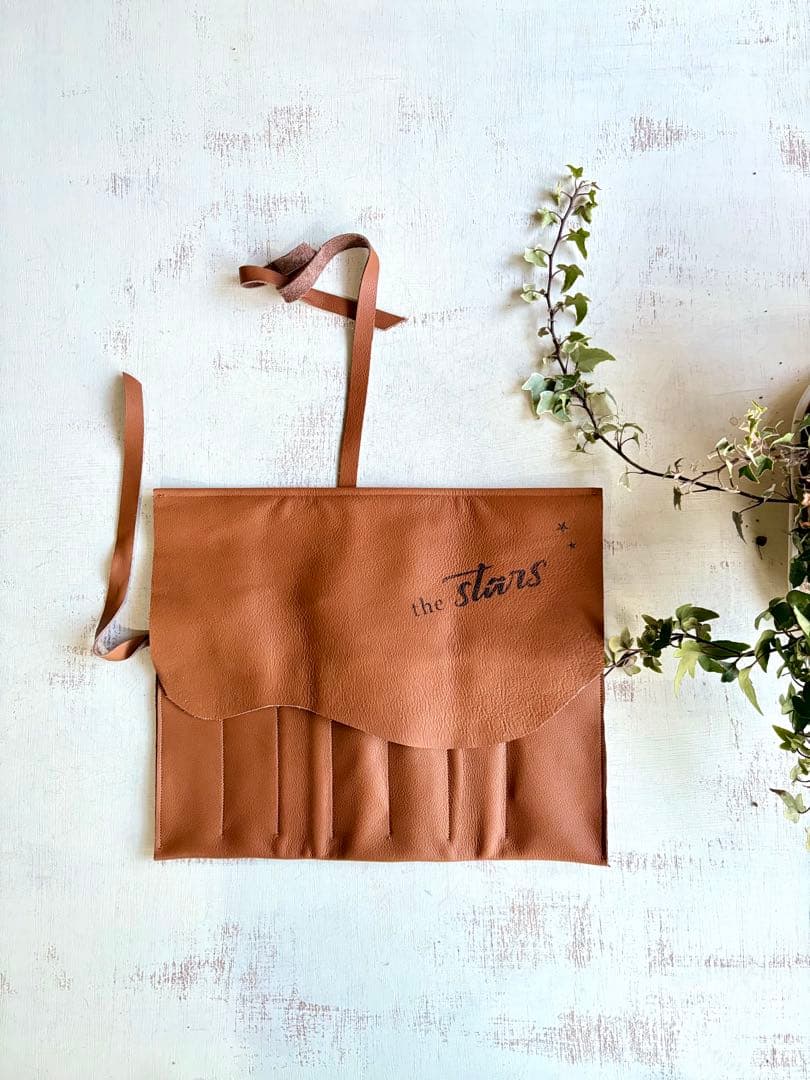 牛革キャメルブラウンのロールシザーケース